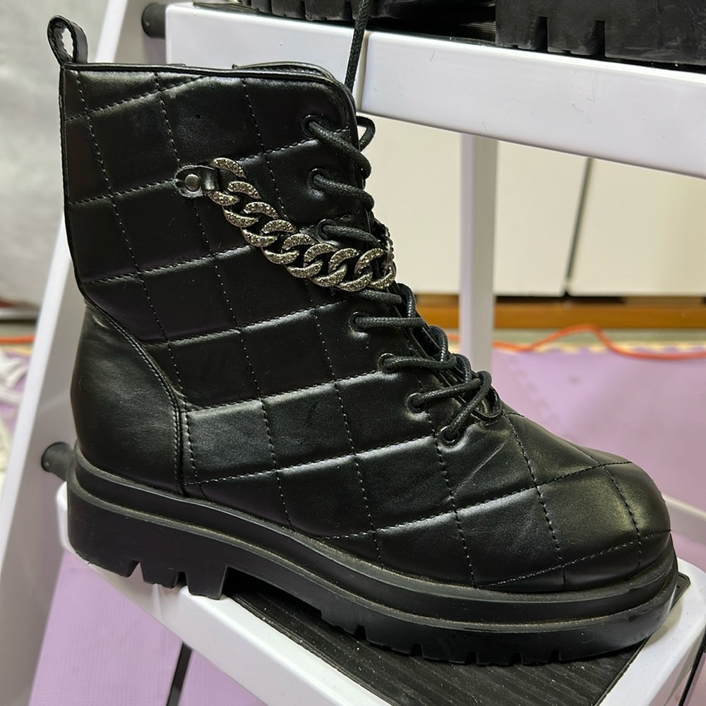 Cape Robbin Lancey Ankle Fashion Combat Boots with Chain Womens 6.5